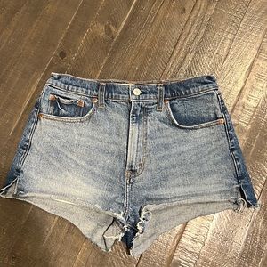 Abercrombie The Mom Short High Rise